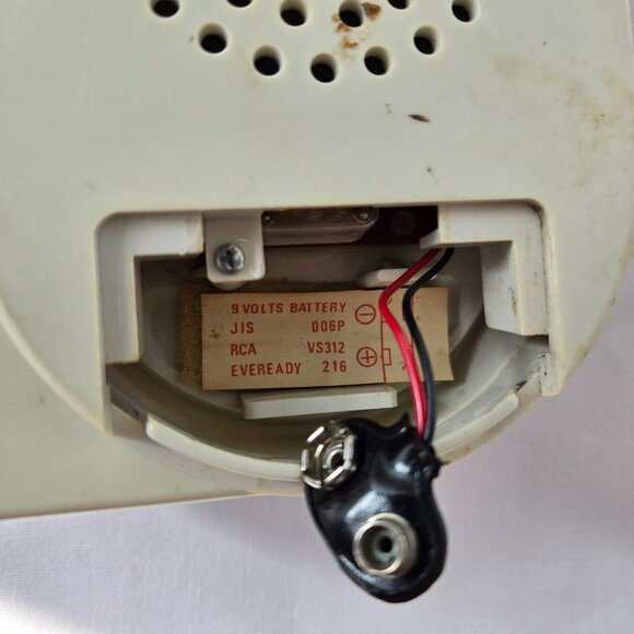 Vintage 80's Soundesign white AM portable radio 1222C Hong Kong - Picture 6 of 6